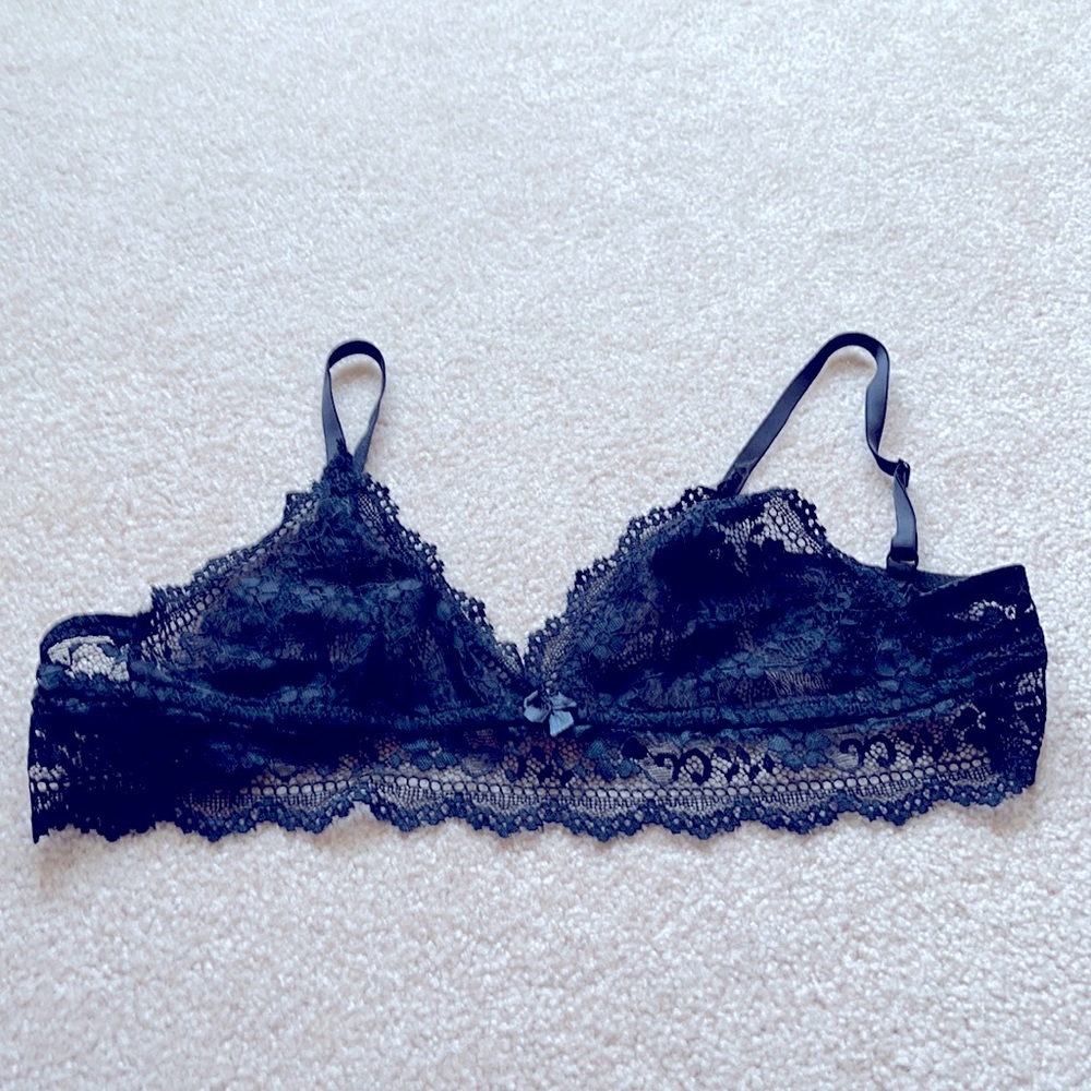 Yimi Black Bralette with Adjustable Straps